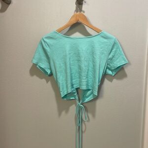 Nwot Wild Fable woman’s aqua green open back crop tee shirt